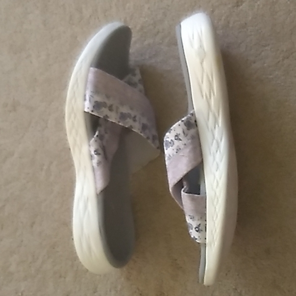 Women's Skechers Sandals, Size 10 - Picture 4 of 9